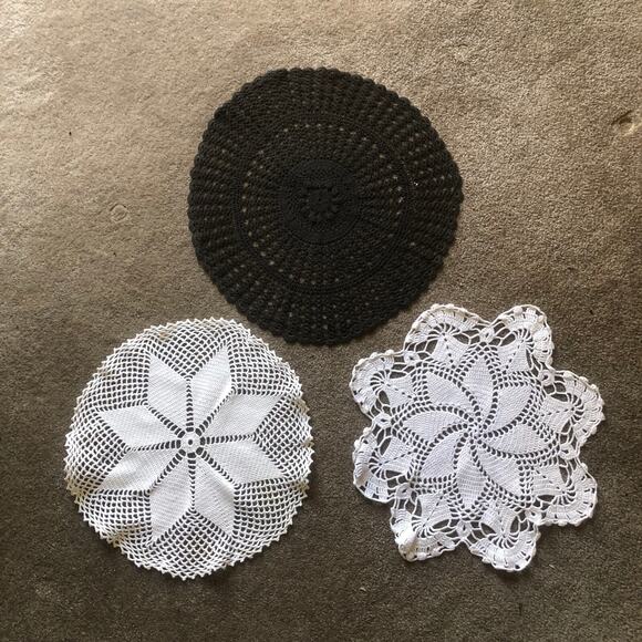 Lot of 3 Vintage Quality Handmade Crochet Round Doilies Scalloped Edge - Picture 1 of 6